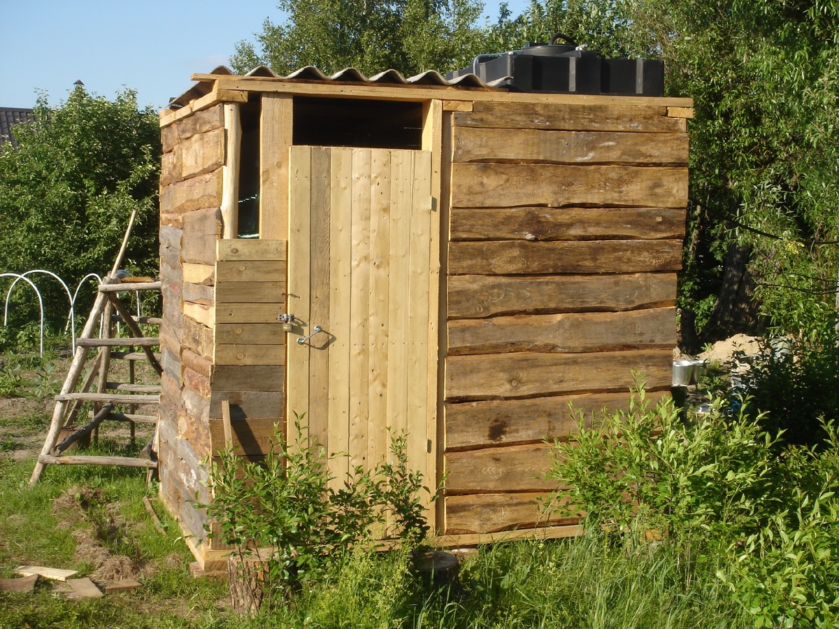 Душ в стадии строительства.