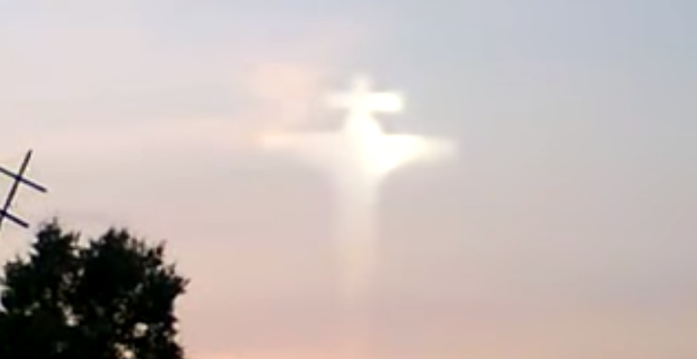 Видели ли бога. Явление Креста Господня в небе над Иерусалимом. Крест в небе. Знамения на небе. Облака в виде Креста.