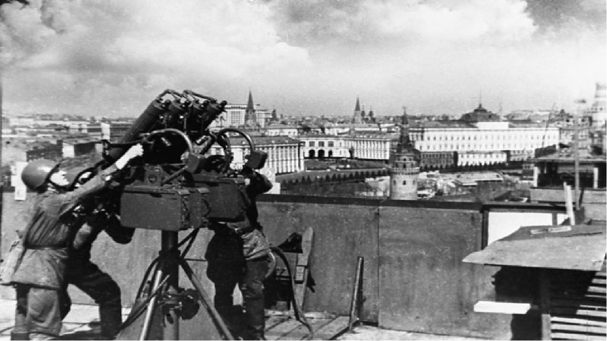 Маскировка Кремля в 1941 г. Фото с сайта Infourok.ru