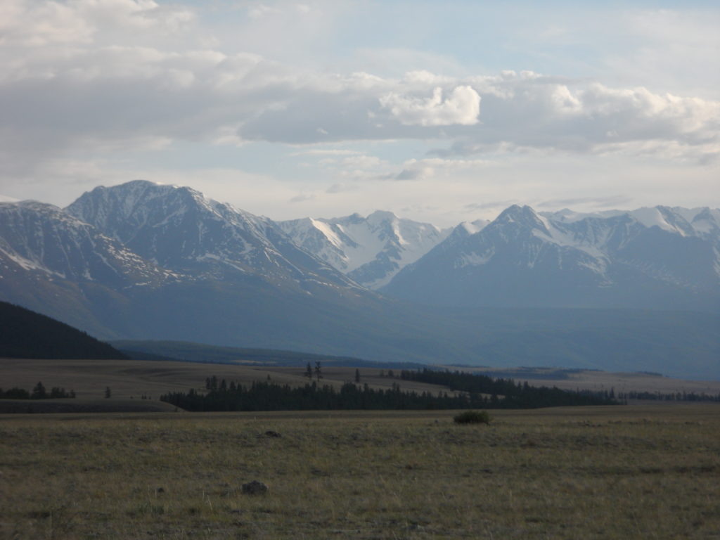 Северо-Чуйский хребет и Курайская степь. Фото: Владимира Полтева