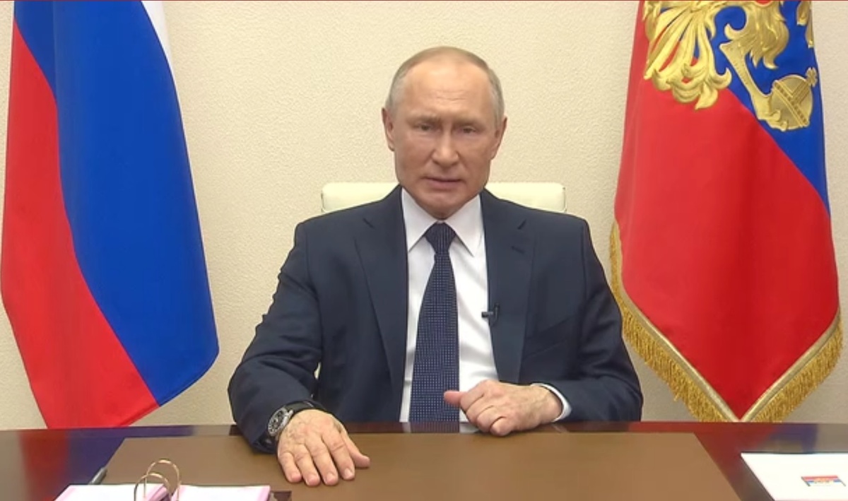 Стоп-кадр видеозаписи обращения Президента РФ с сайта kremlin