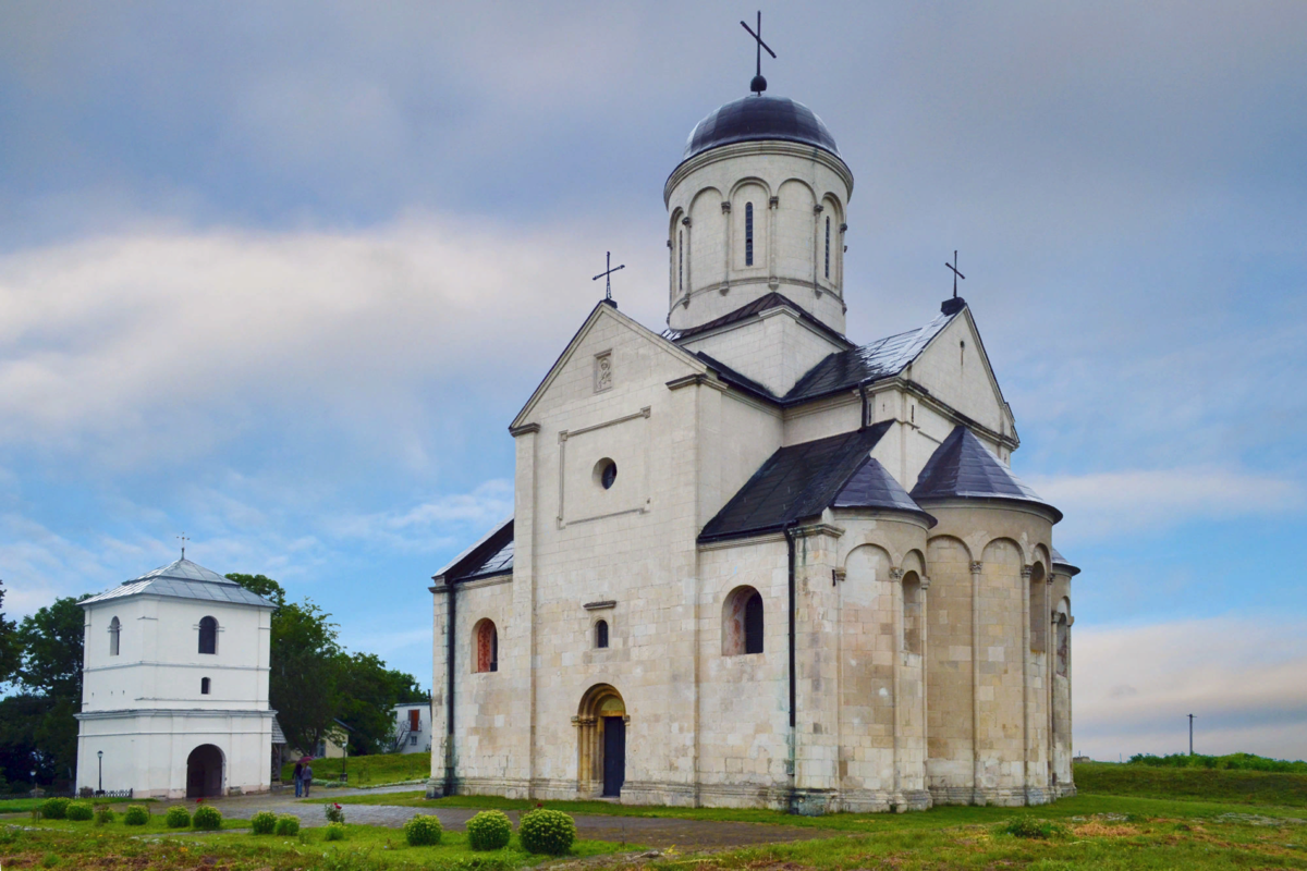 Церковь Святого Пантелеймона (Шевченково). Церковь св. Пантелеймона в селе Шевченково. Галицко Волынская архитектурная школа. Церковь Пантелеймона в с. Шевченково близ Галича.