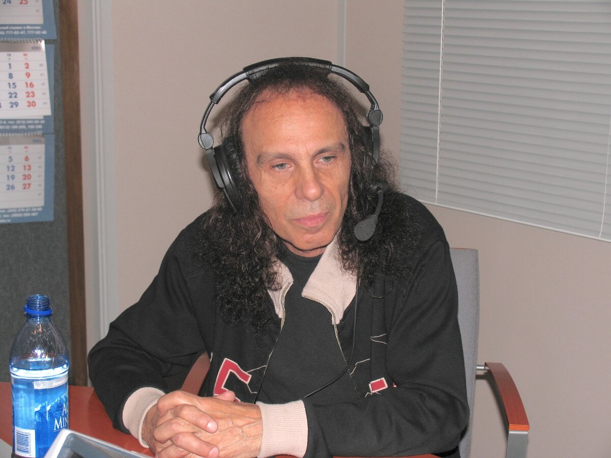 Радио рокс 102.6. Ronnie James Dio photos.