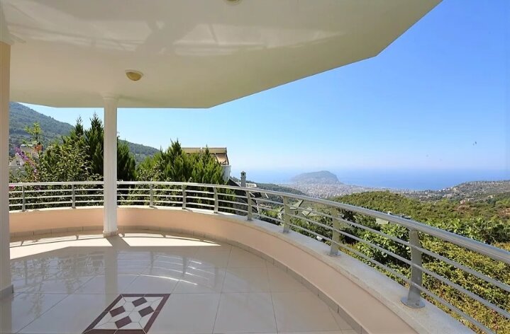 Огромная терраса и великолепный вид. Фото из Яндекс-картинки.