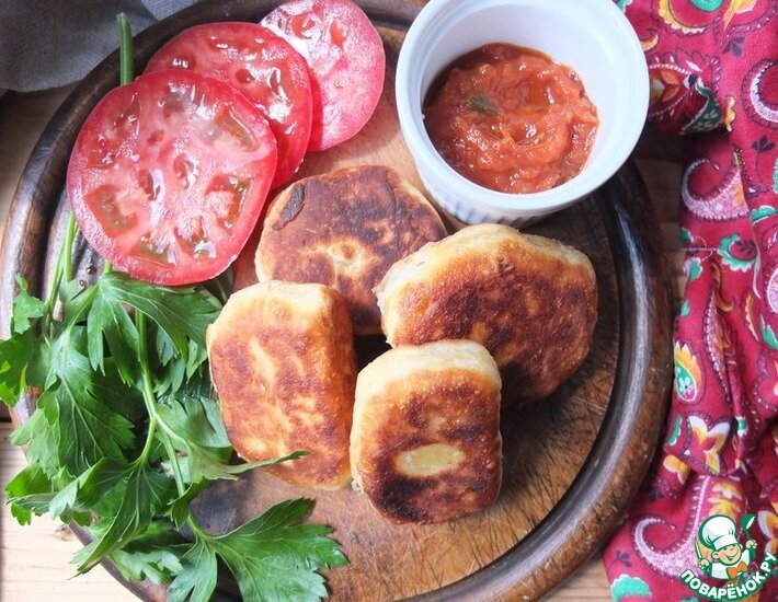 Вместо сулугуни можно взять любой другой сыр, будет не менее вкусно. Если вы любите хрустящее тонкое тесто с очень сырной тягучей начинкой, тогда вам сюда!