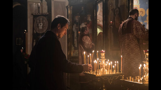 Бог все управит. Молится лежит. Молиться лежа. Можно ли читать молитву сидя или лежа. Преподобный антоний оптинский икона.