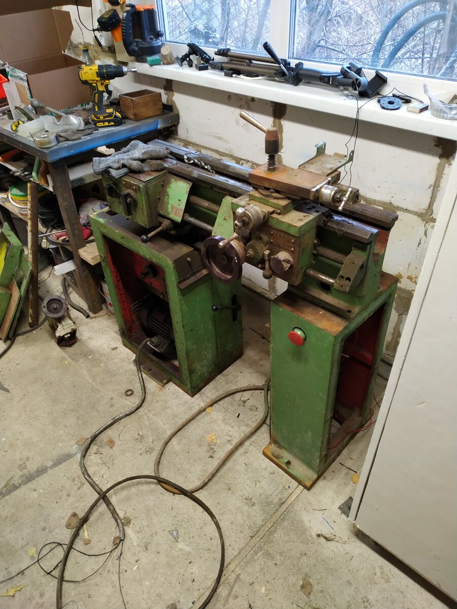 Тумбы установлены, примерка станины