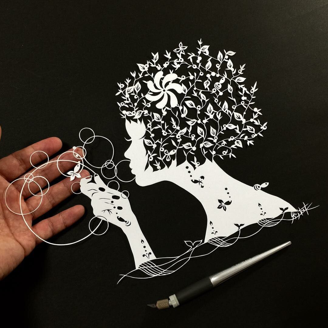 Сложное вырезание из бумаги. Послойное вырезание из бумаги. Нож для вырезания вытынанок. Художественное вырезание из бумаги. Как называется вырезание из бумаги канцелярским ножом.