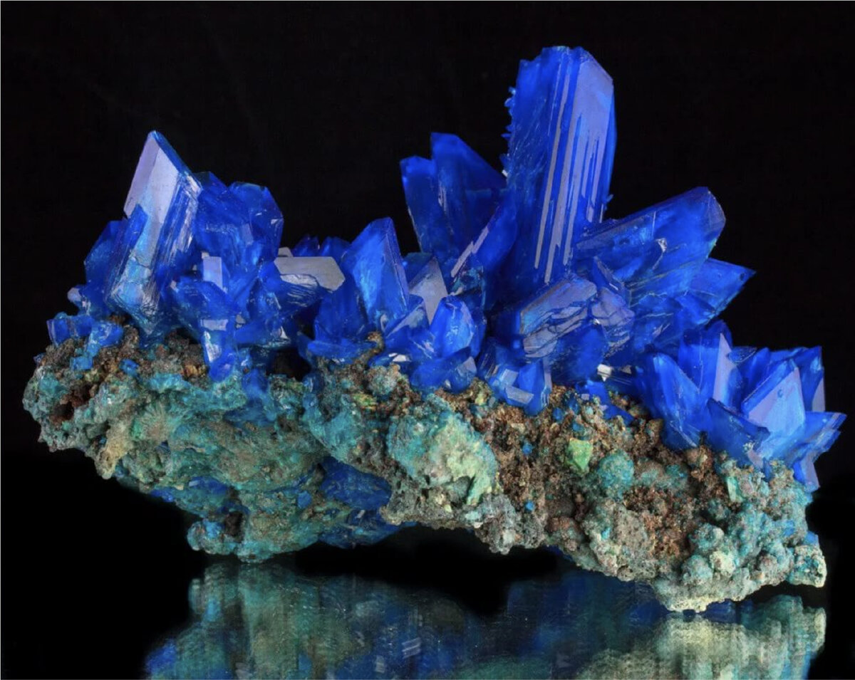 Kristall minerals. Халькантит минерал Кристалл. Халькантит (Chalcanthite). Халькантит синтетический. Хошелагаит минерал.