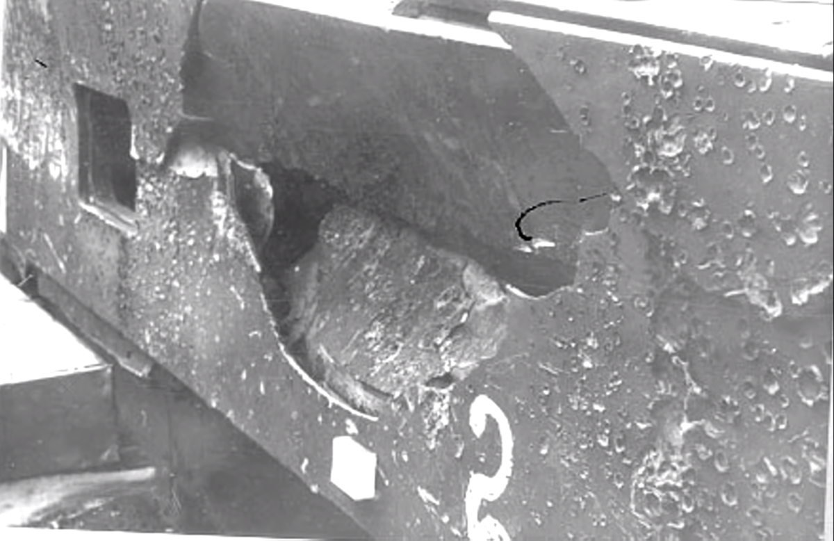 Бмп2 радиостанция бортовая. Пробитые бмп. Бмп 2 пробитие. Бмп 2 с динамической защитой. Абрамс бмп.