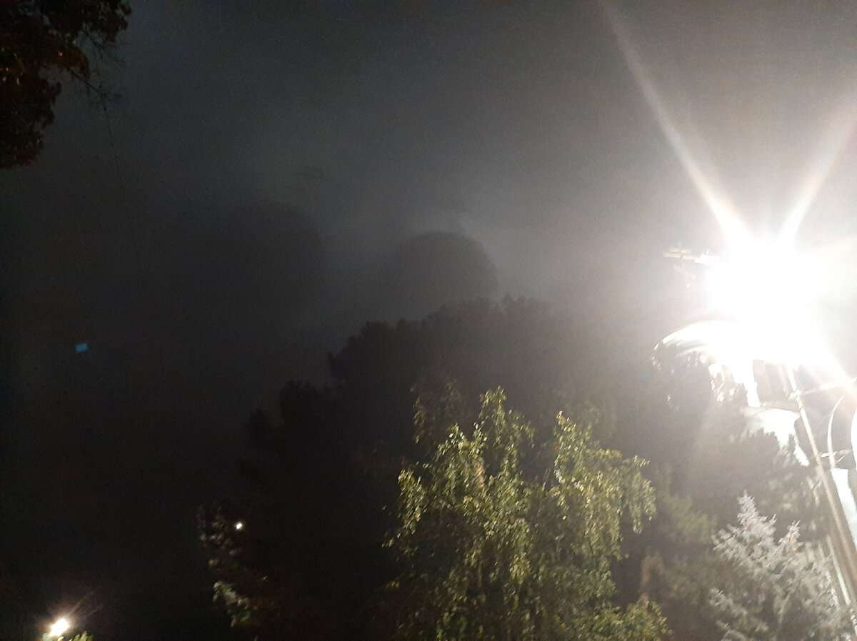 Чётко видны кресты над куполами