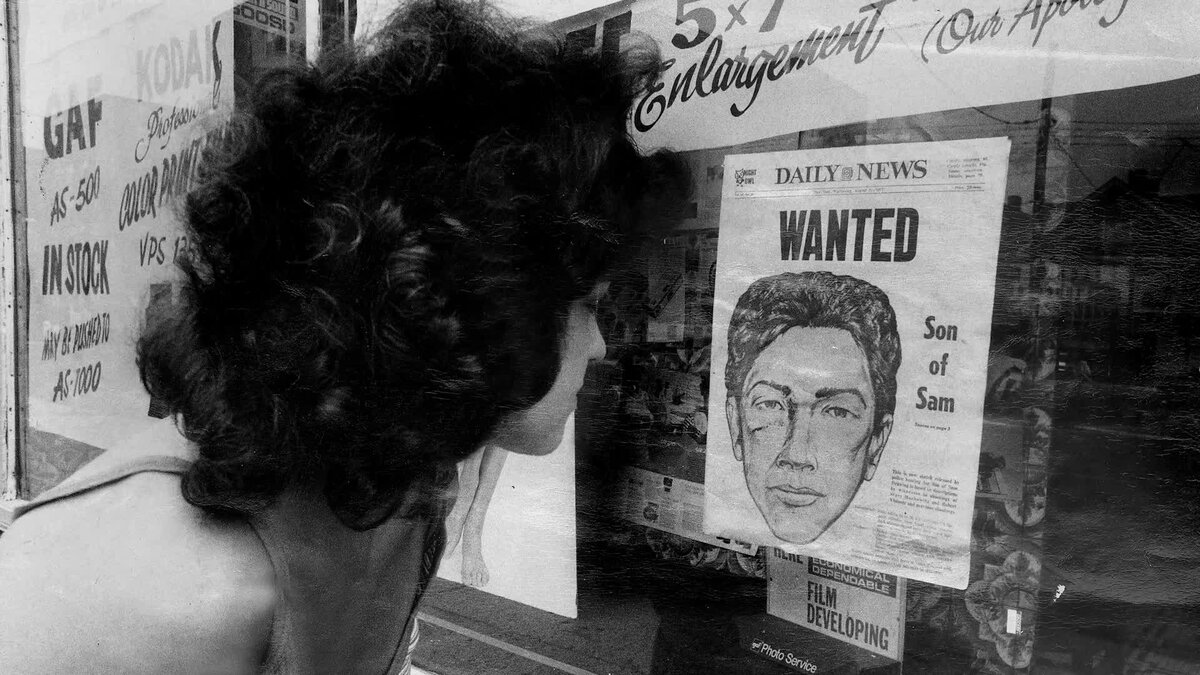 Кадр из сериала "Сыновья Сэма. Падение во тьму", 2021 г.