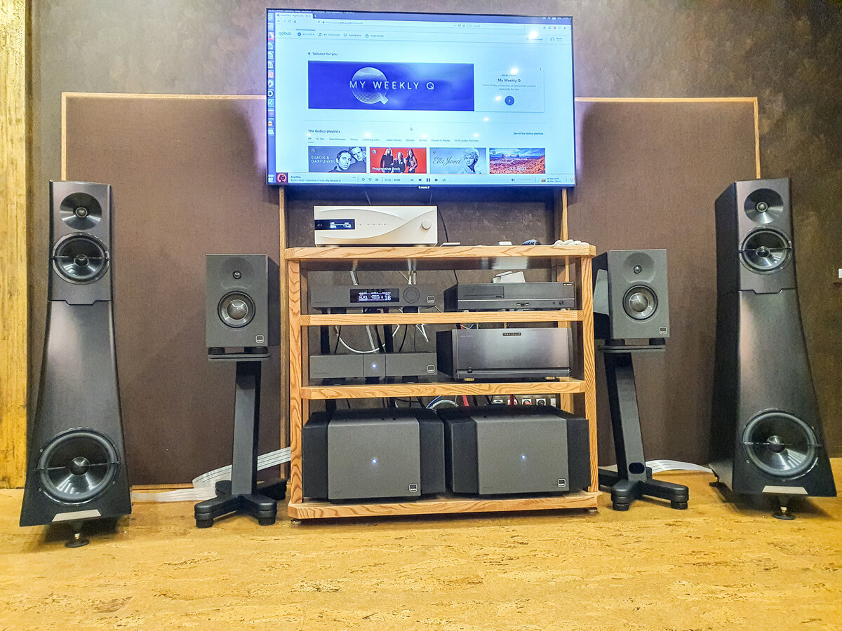 Предусилитель LINE&POWER BLOCK SE, усилители мощности MONO BLOCK SE от Blockaudio, акустические системы Hailey2 YG Acoustics и SHELF BLOCK от Blockaudio