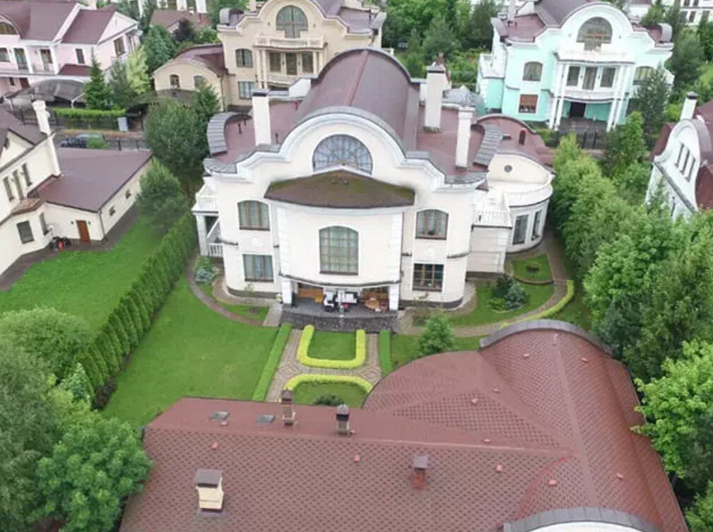 николо-урюпино дом волочковой. николо-урюпино дом волочковой. волочкова новахово. особняк золотова на рублевке. дом анастасии волочковой новахово.