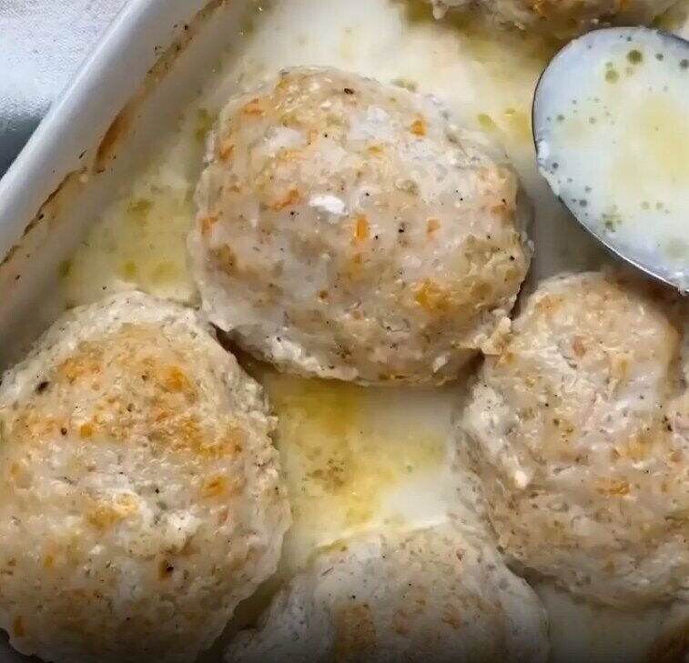 Тефтели с яблоком в соусе. Источник: Скриншот рецепта marafon18_6 в Instagram