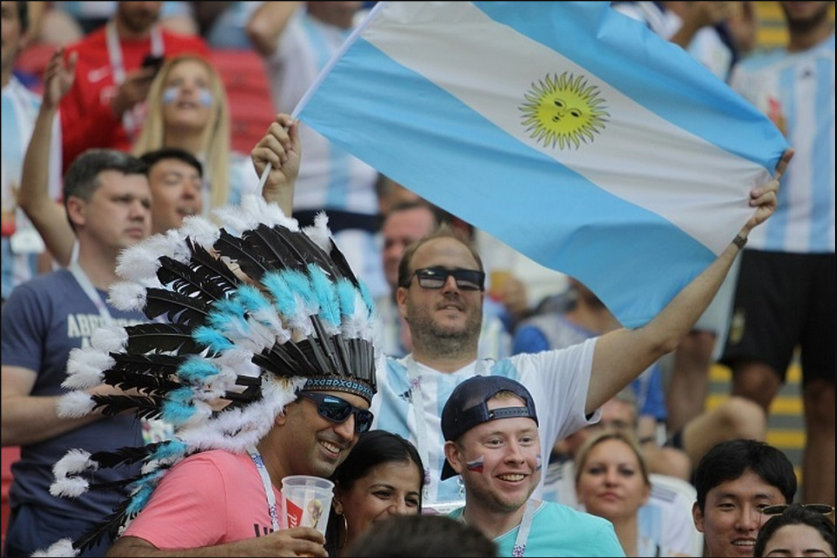 Быт народов аргентины. Аргентинцы народы Южной Америки. Болельщики Аргентины. Жители Аргентины. Аргентина люди.