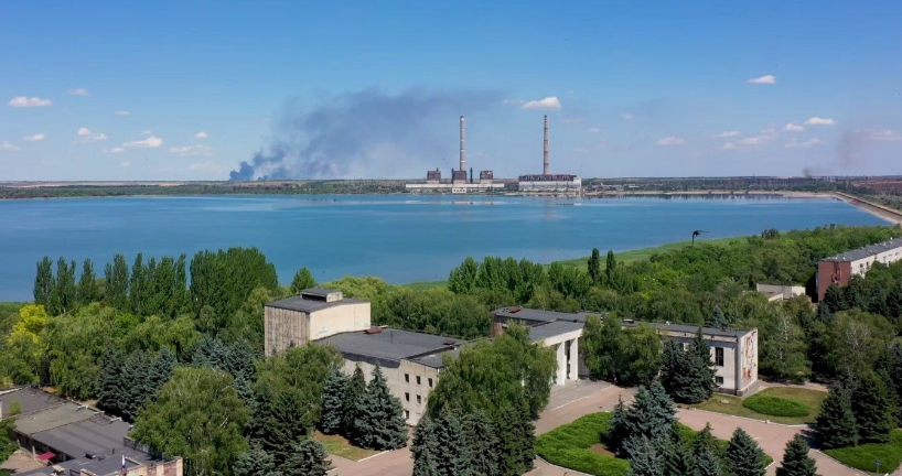 Углегорская ТЭС. Вид со стороны Светлодарска. Фото из откр. источников. 