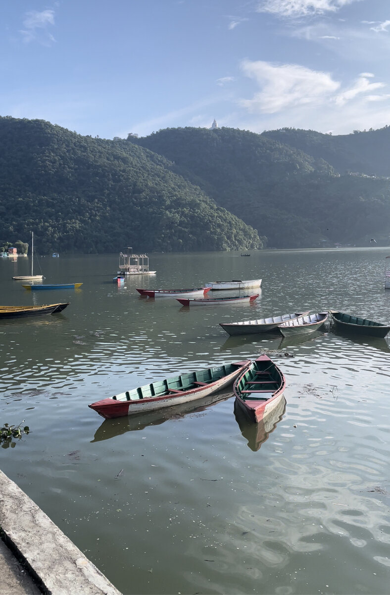 Озеро в Непале Dhikur Pokhari