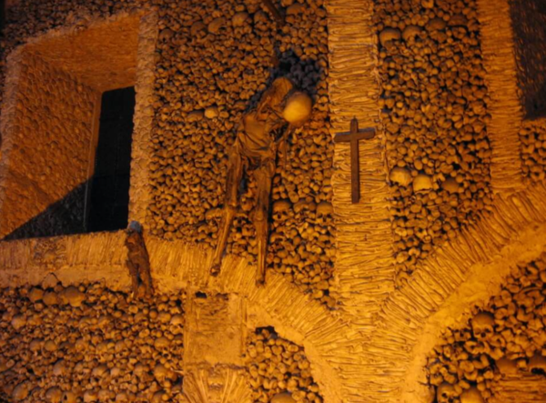 Cele mai înfricoșătoare locuri din lume - este nevoie de curaj pentru a merge acolo