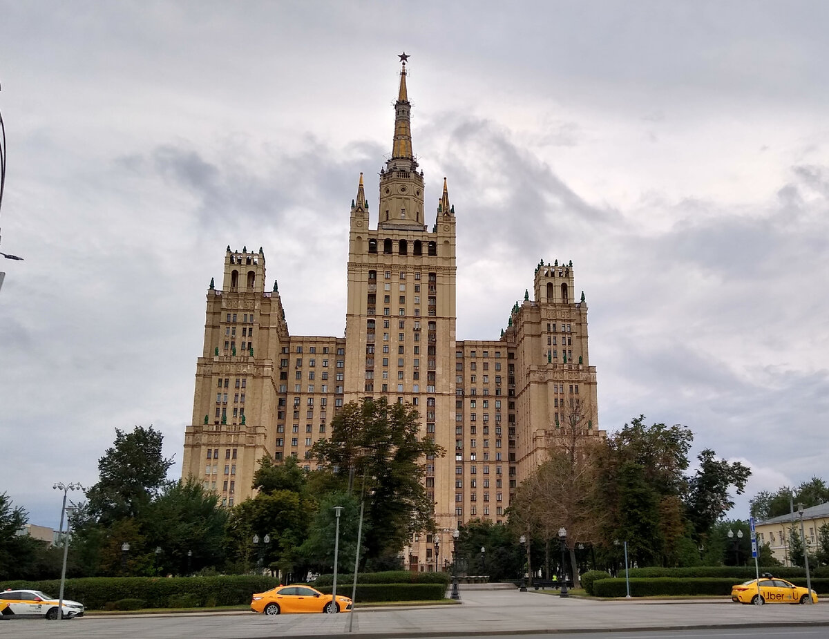 Сталинские высотки: архитектурное чудо света в Москве