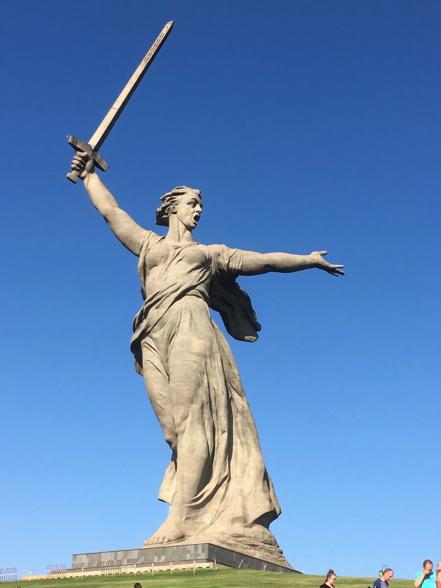 "Родина-мать"