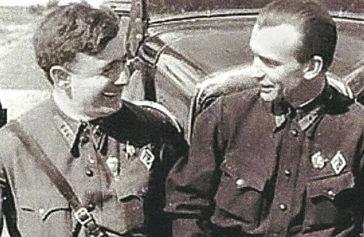 Леонид Григорьевич Минов. Леонид Минов и Яков Мошковский. Яков Давидович Мошковский. Летчик Леонид Минов.