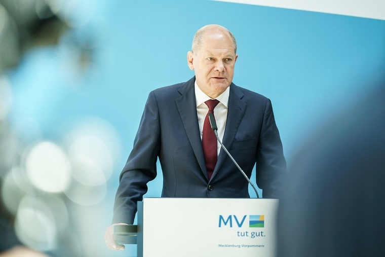    Немецкие политики из собственной партии канцлера Германии Олафа Шольца настаивают на поставках Киеву ракет Taurus