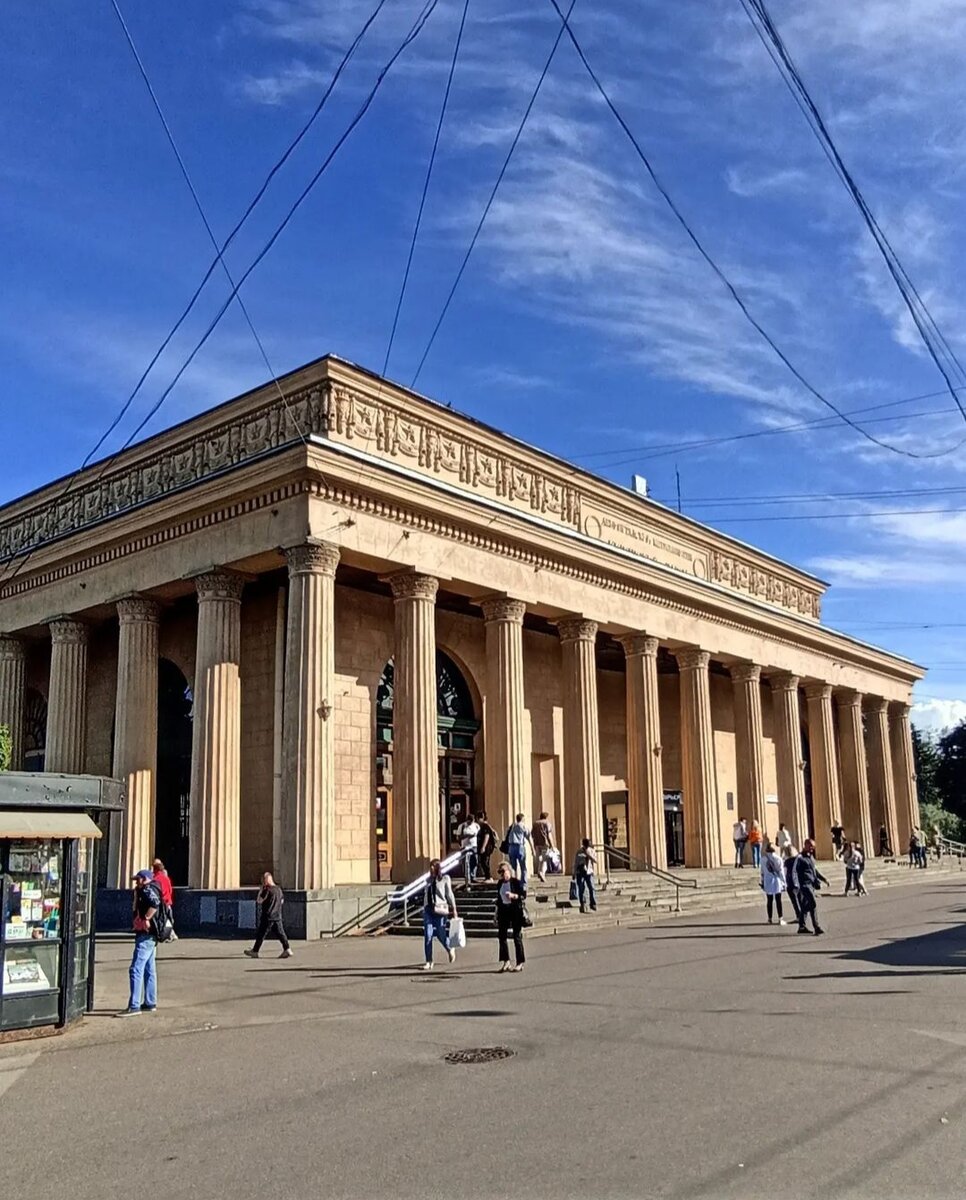 метро кировский завод вестибюль