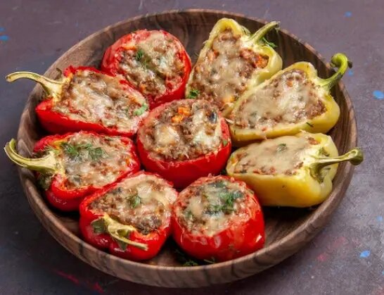 Перец фаршированный мясом и рисом