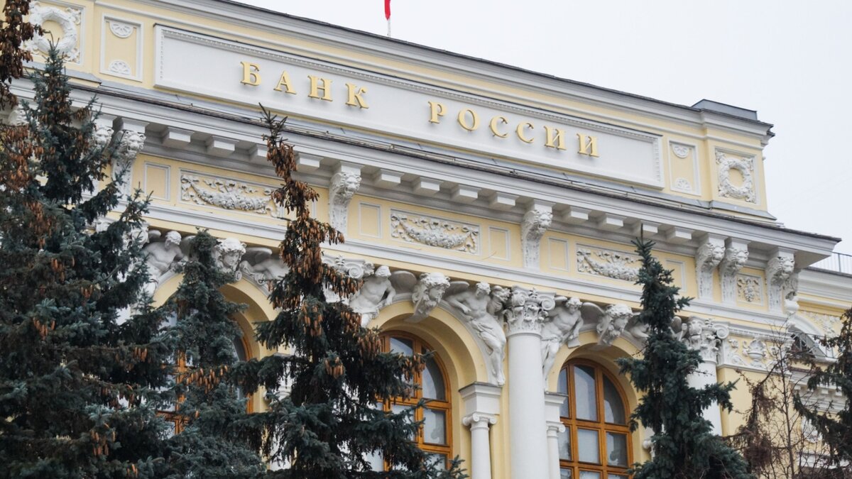     Совет директоров Центрального Банка России принял решение о поднятии ключевой ставки сразу на 3,5% — до 12% годовых.