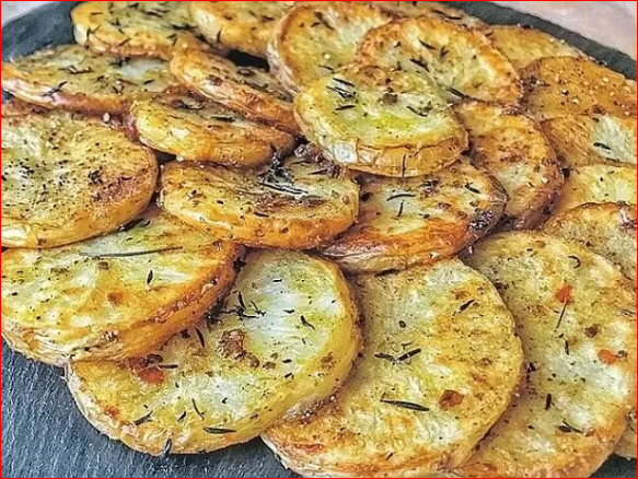 Румяная, аппетитная и вкусная картошечка. Фото с личного сайта - gurman-bel.ru