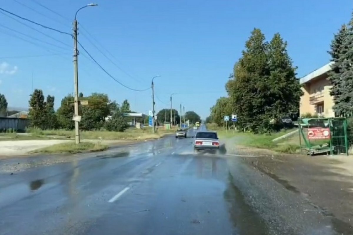    В курортном Кисловодске аварийный коллектор залил километр улицы