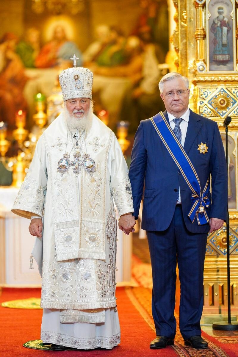    Патриарх Кирилл наградил Владимира Богданова орденом преподобного Андрея Иконописца