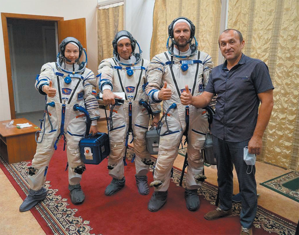 Ю.Пересильд с инструктором экипажа Игорем Карюкиным 
