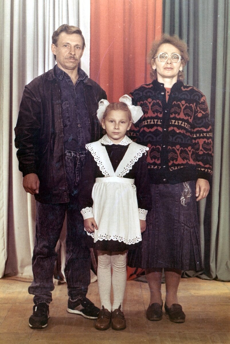 С мамой и папой. Мои родители одеты по моде 😊 фото автора