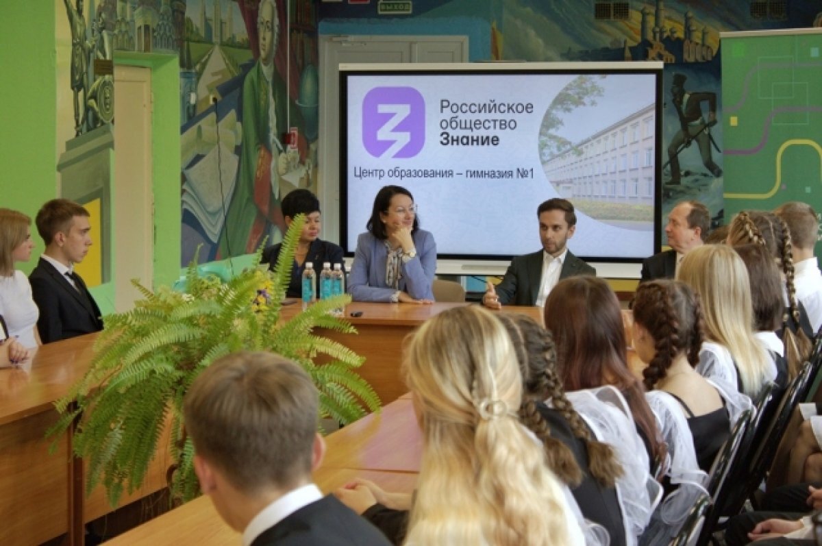    Максим Древаль провел урок «Разговоры о важном» для тульских школьников