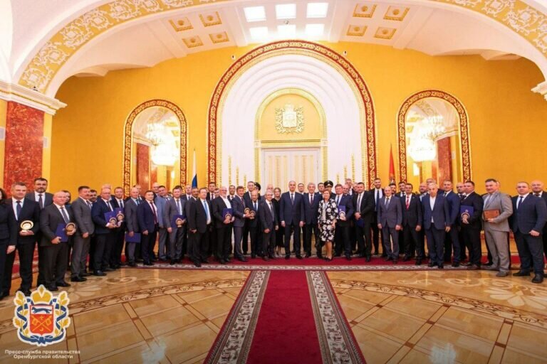    Губернатор Денис Паслер вручил награды победителям конкурса «Лидер экономики» Андрей Севостьянов