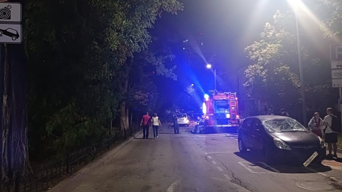     Детонация бензобака автомобиля спровоцировала второй взрыв в центре Ростова ночью 7 сентября, рассказал очевидец.