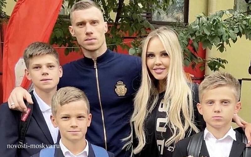 Погребняк с женой и сыновьями