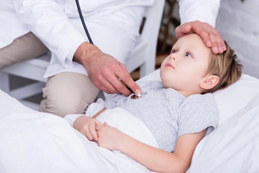 Здоровье с доктором Комаровским: в каких случаях температура помогает ребенку?