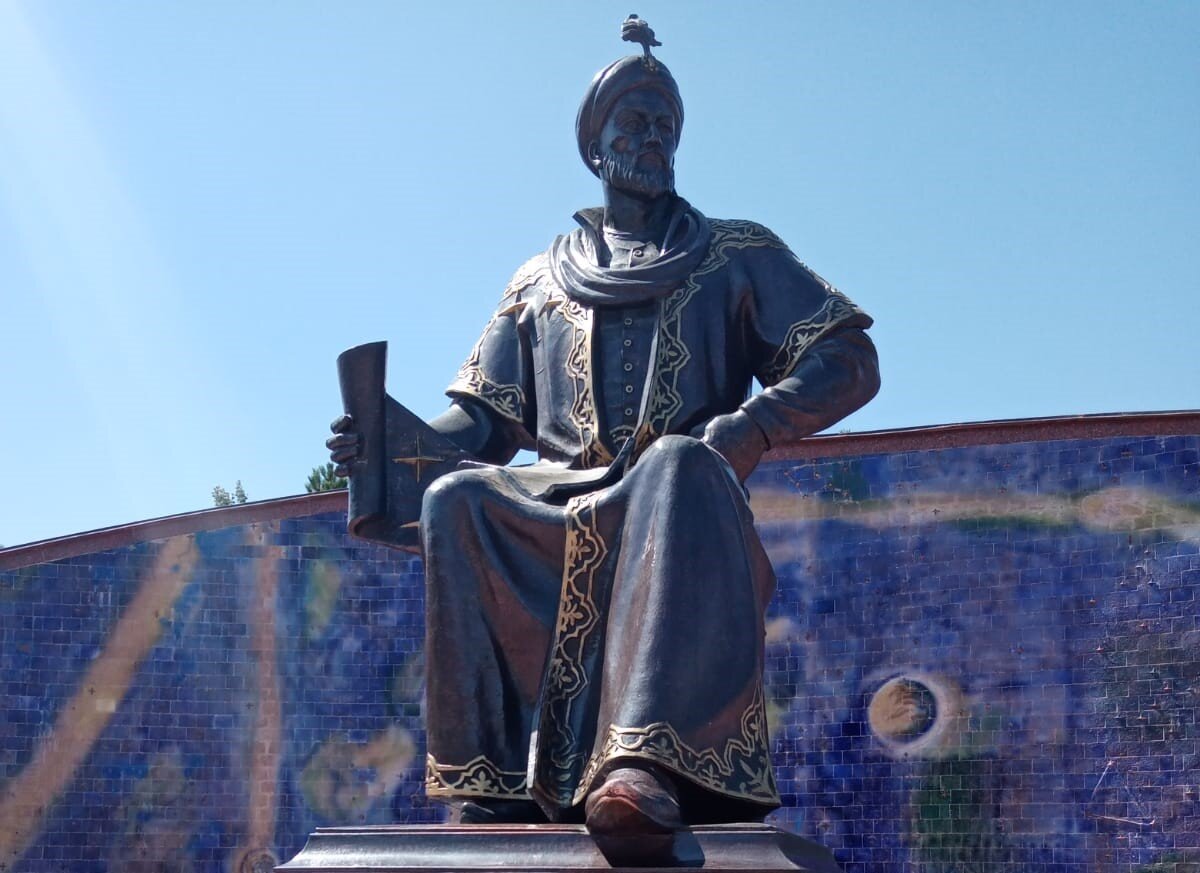 Памятник Улугбеку Фото Маловой О.В.
