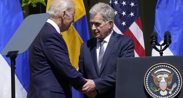 Президент США Джо Байден и президент Финляндии Саули Ниинисте во время заявления для прессы по итогам встречи в Белом доме📷
