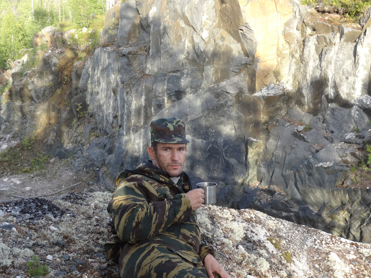  Такое фото, как будто просто фотообои на стене за спиной. Но нет, стена настоящая)