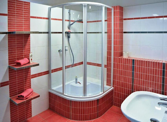 Душевые кабины без поддона: удобство и минимализм в ванной комнате