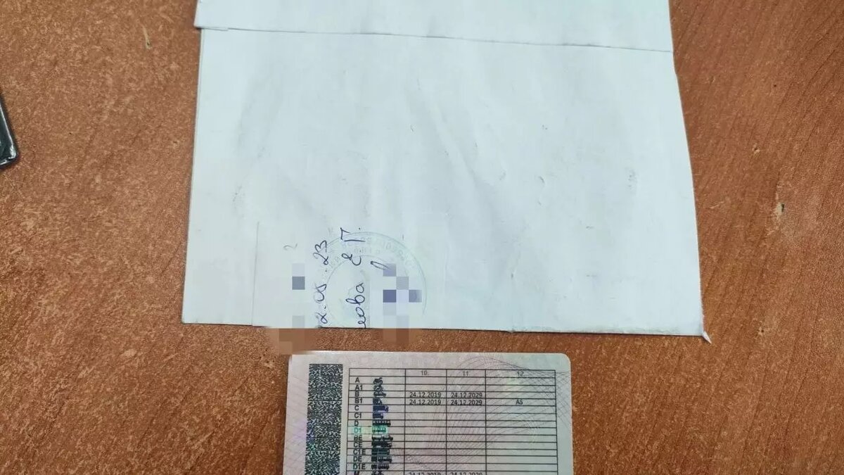     Инспекторы ДПС не нашли информации о получении им удостоверения в своей базе.