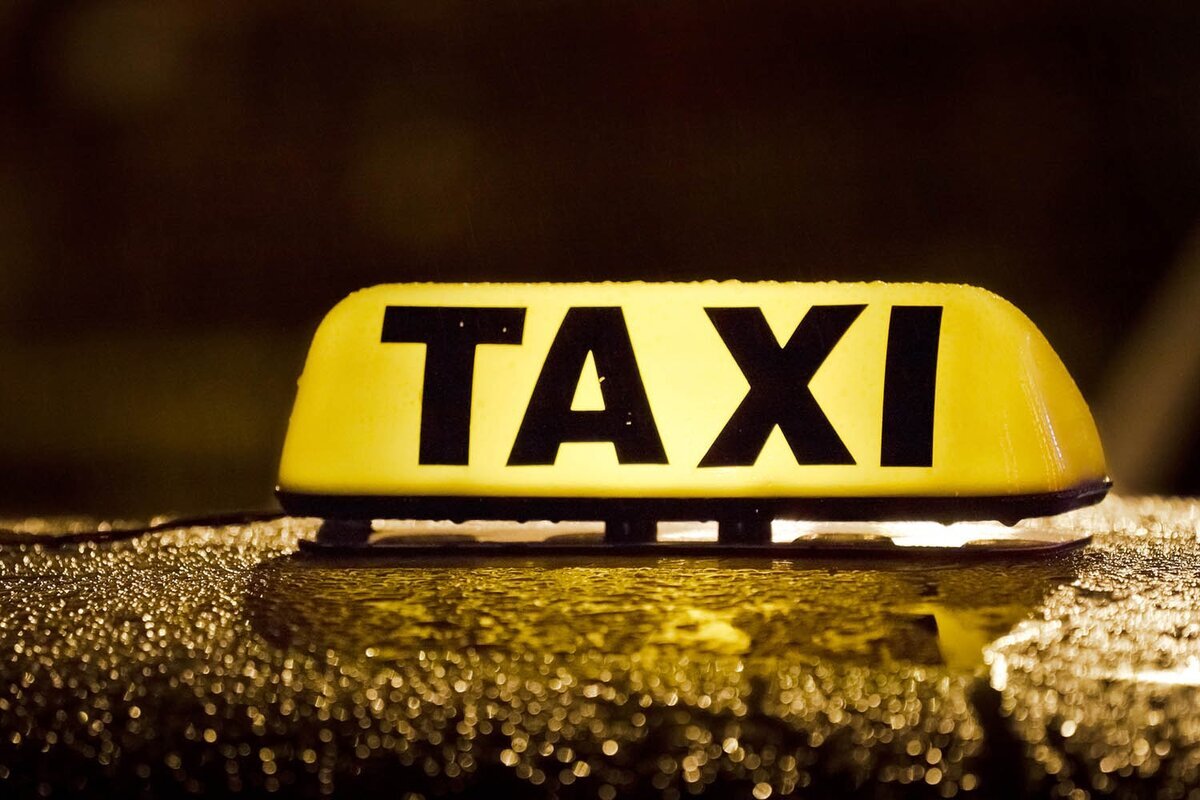 Телефон такси экипажа. Такси экипаж. Страхование такси. Такси Хвойная экипаж. Фото такси экипаж.