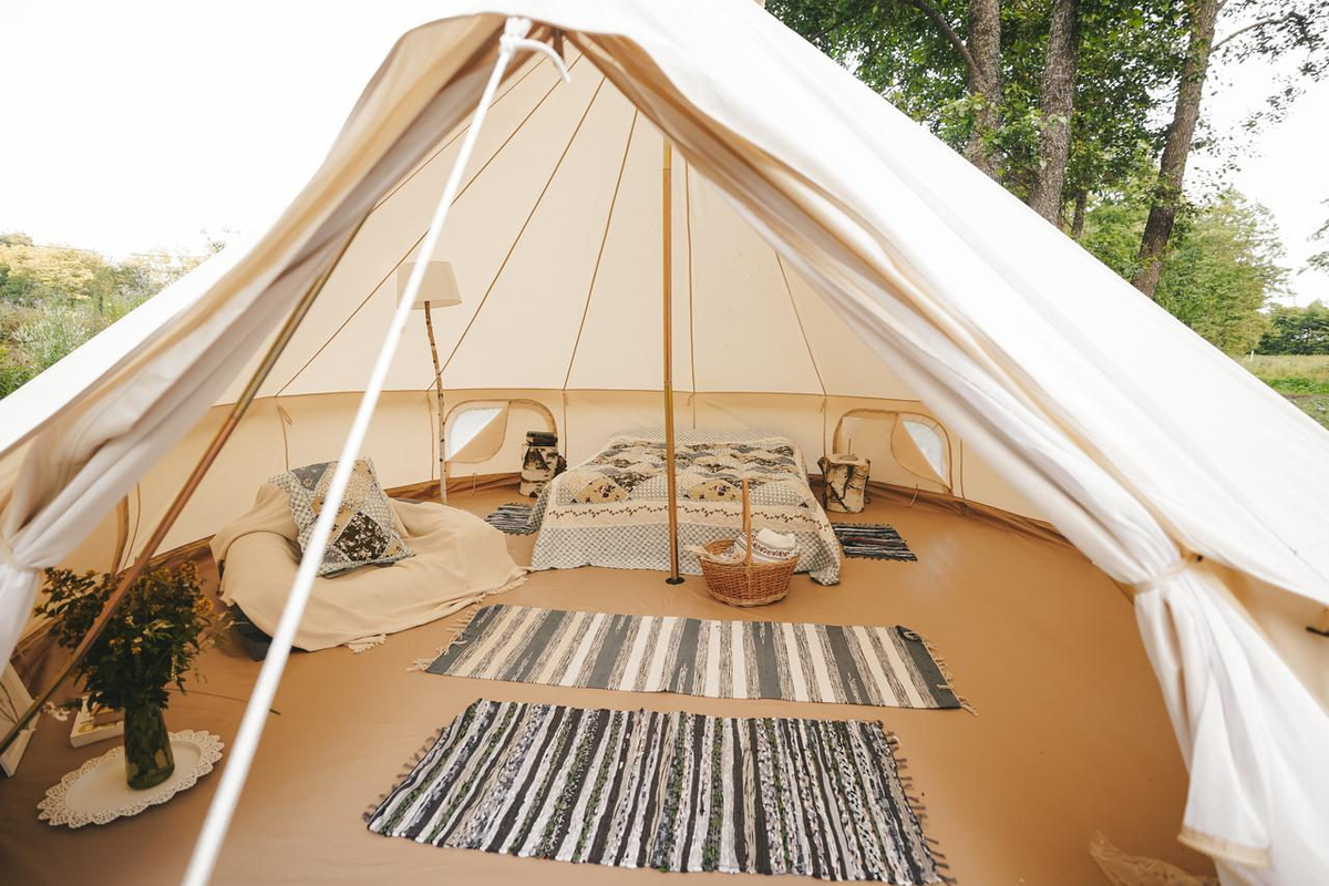 глэмпинг сафари тент. глэмпинг иволга. зеленная трупа глемеинг. зеленая тропа глэмпинг. глэмпинг долина мечтателей.