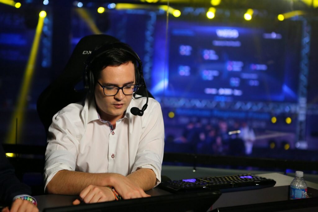 Wardi на LAN-ивенте (WESG)