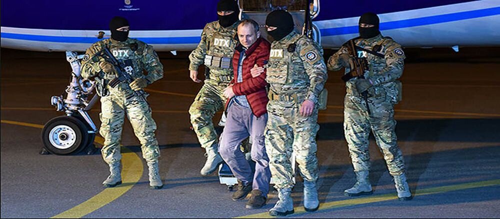 Президент Азербайджана счел поездку Лапшина в Карабах личным оскорблением. Он не  пожалел денег и смог добиться того, чтобы в Минске Лапшина арестовали и  привезли в Азербайджан.

