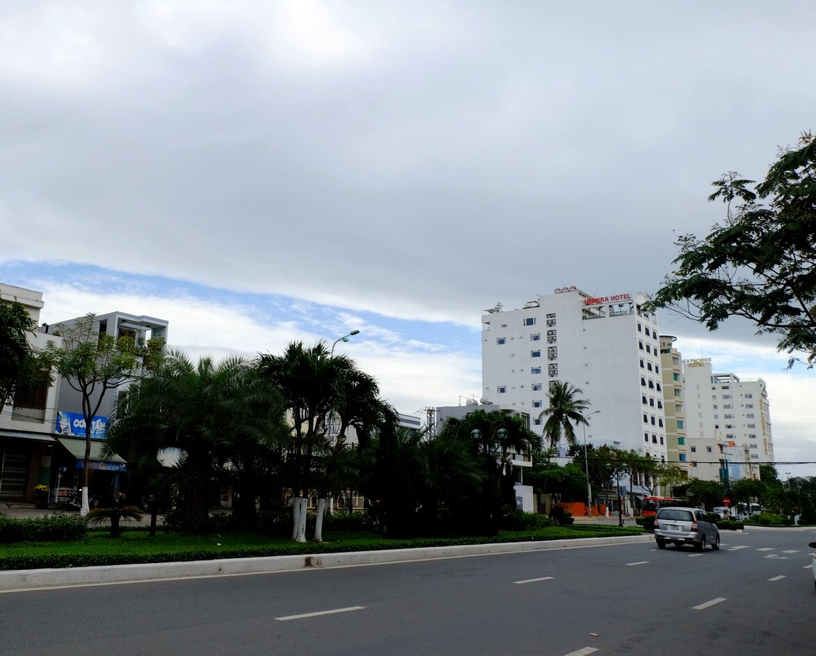 Нам так понравился этот бульвар, что в следующем году мы сняли на нём же отель ближе к морю- "Sea Phoenix", он есть на этом фото.